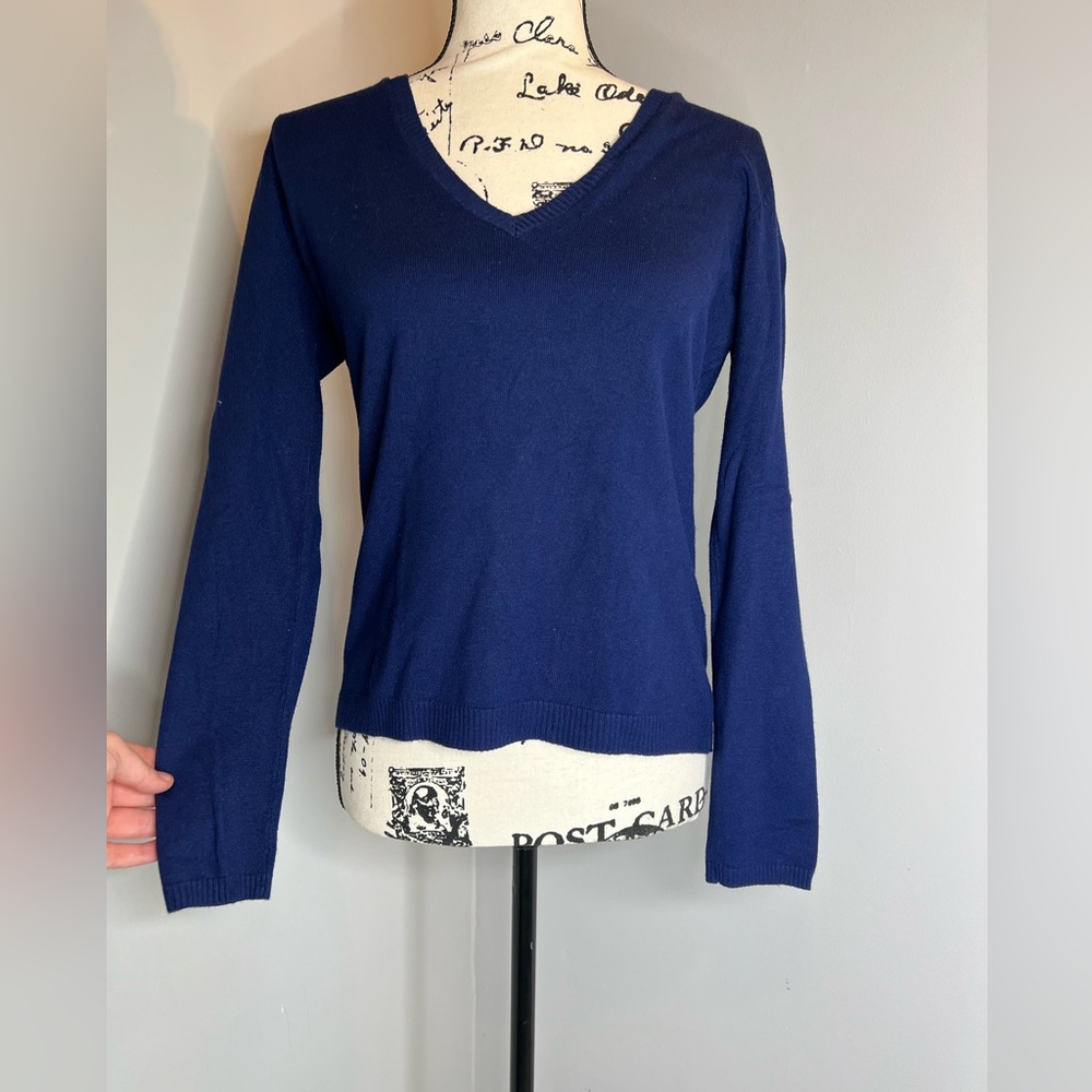 A.R.I | V - Neck Sweater